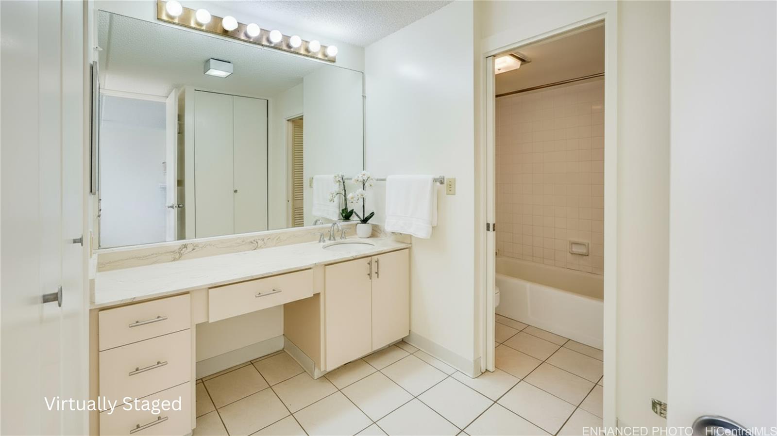 Villa On Eaton Square condo # 1815, Honolulu, Hawaii - photo 7 of 9