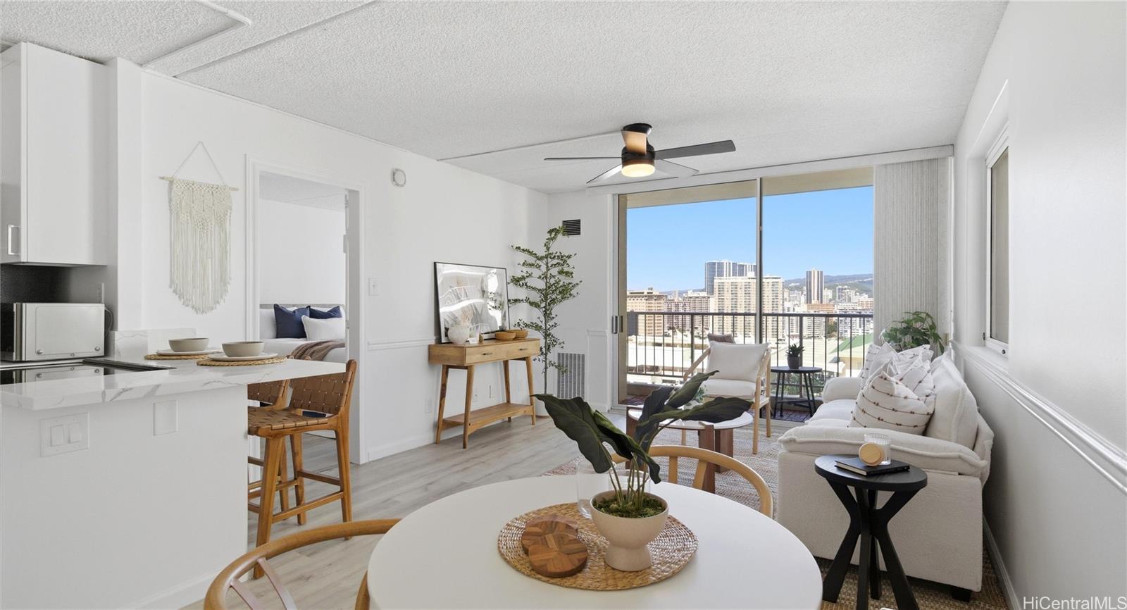 Villa On Eaton Square condo # 2014, Honolulu, Hawaii - photo 2 of 25