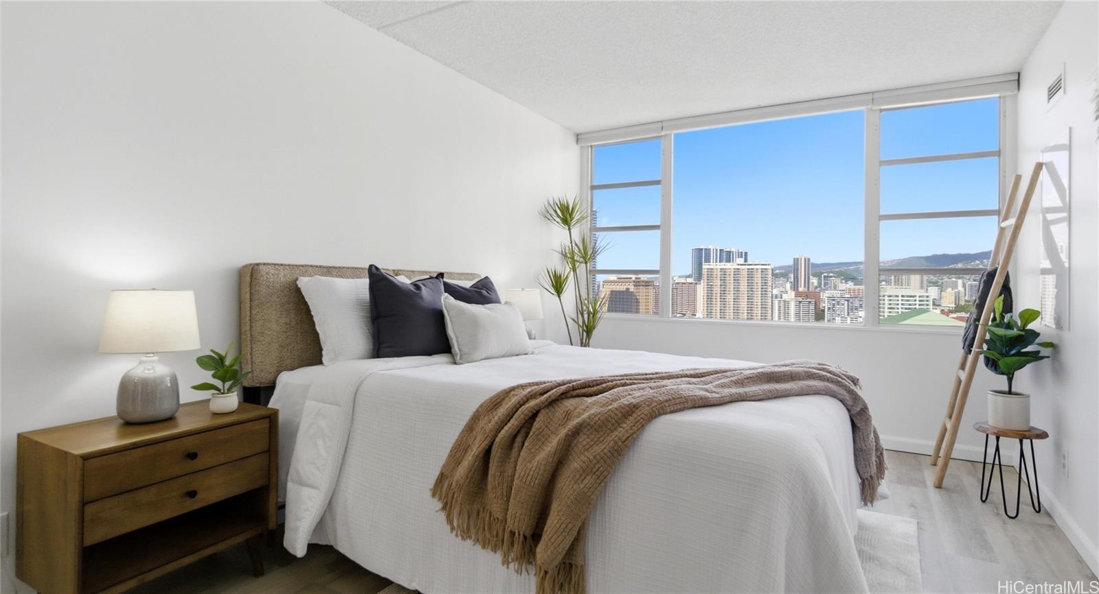 Villa On Eaton Square condo # 2014, Honolulu, Hawaii - photo 12 of 25