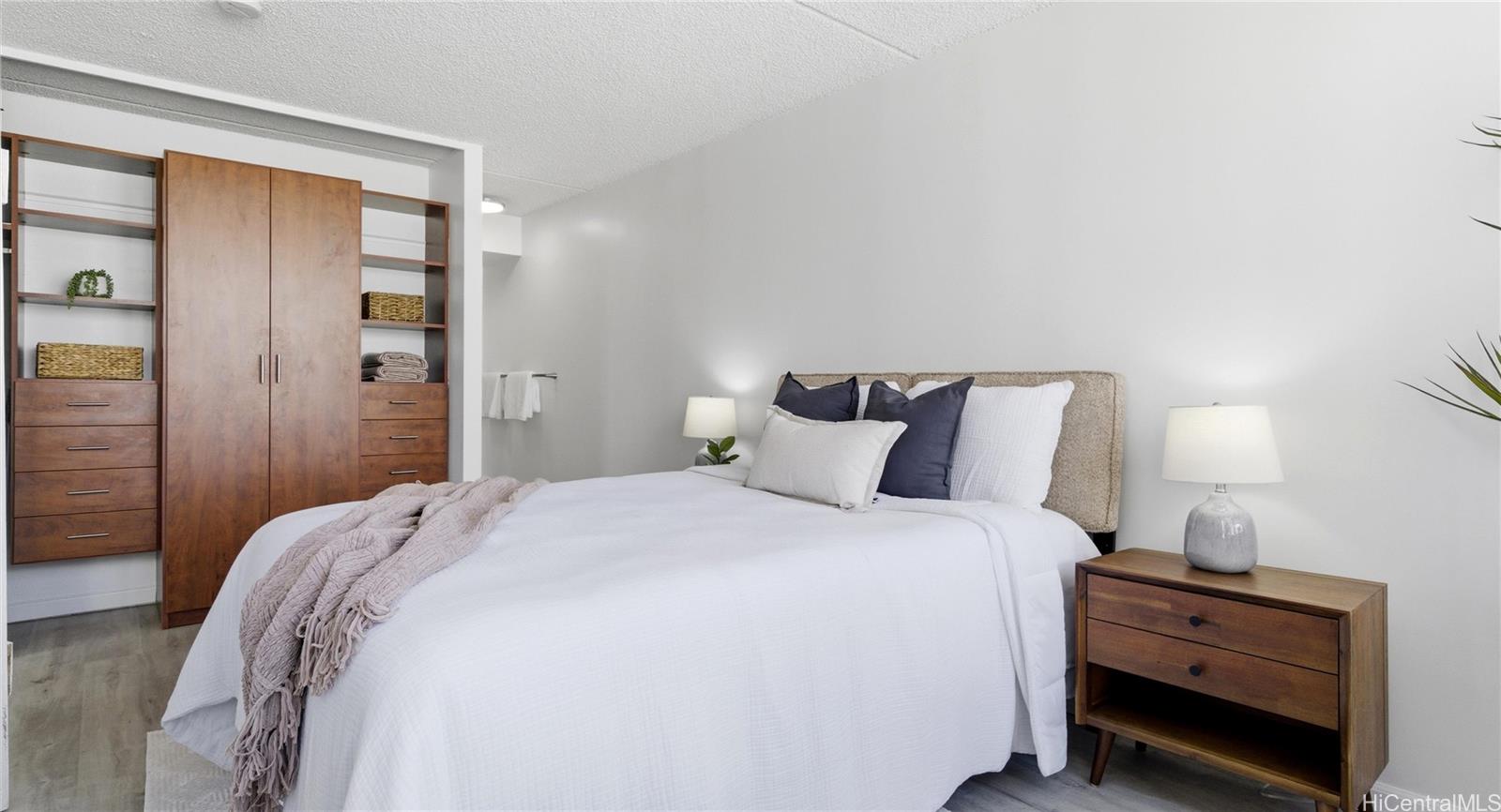 Villa On Eaton Square condo # 2014, Honolulu, Hawaii - photo 13 of 25