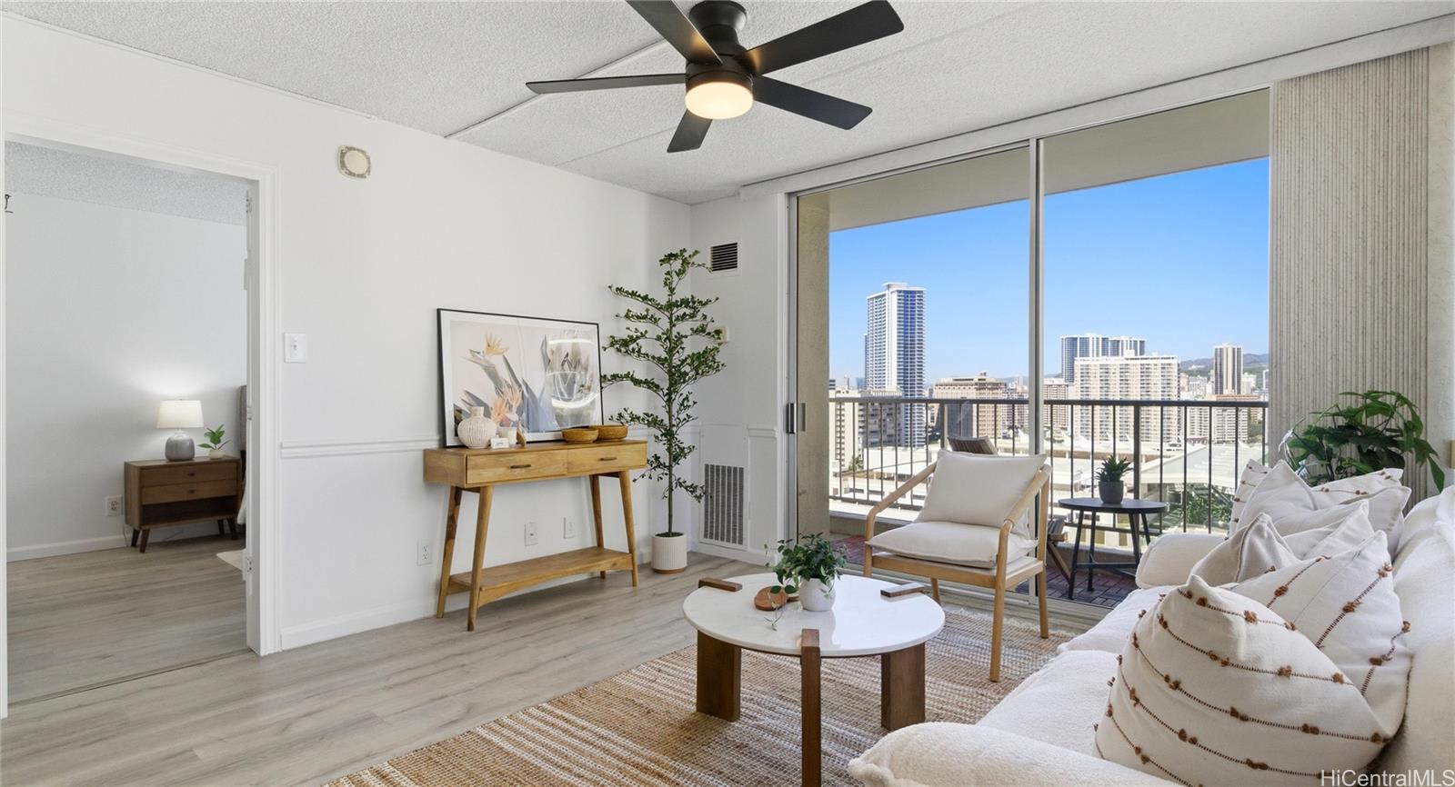 Villa On Eaton Square condo # 2014, Honolulu, Hawaii - photo 3 of 25