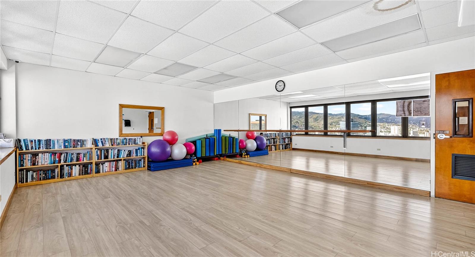 Villa On Eaton Square condo # 2014, Honolulu, Hawaii - photo 21 of 25