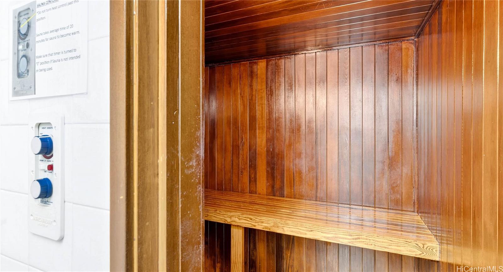 Villa On Eaton Square condo # 2014, Honolulu, Hawaii - photo 22 of 25