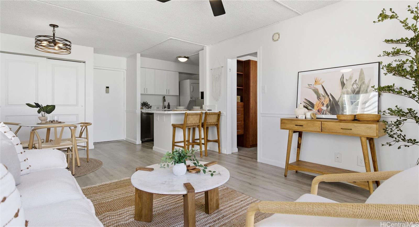 Villa On Eaton Square condo # 2014, Honolulu, Hawaii - photo 7 of 25