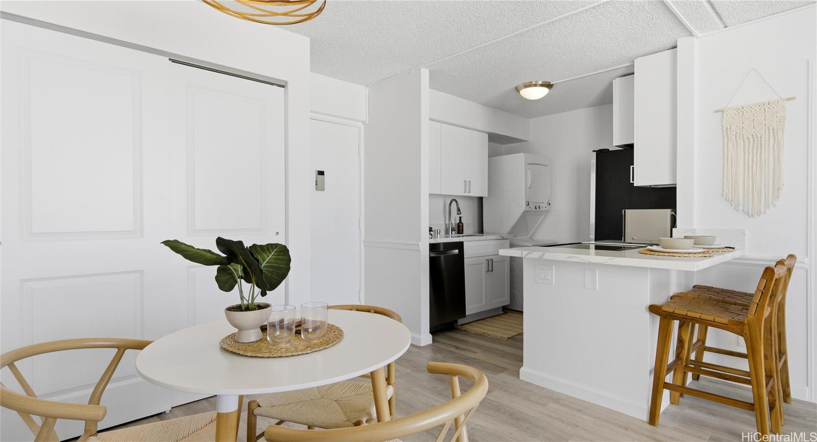 Villa On Eaton Square condo # 2014, Honolulu, Hawaii - photo 9 of 25