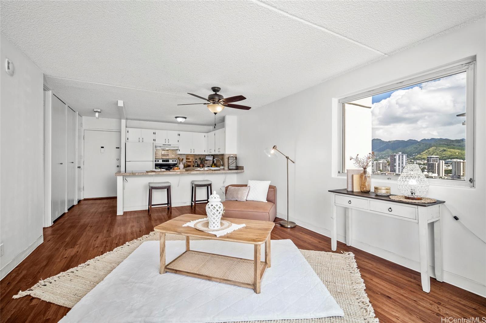 Villa on Eaton Square condo # 2015, Honolulu, Hawaii - photo 2 of 25