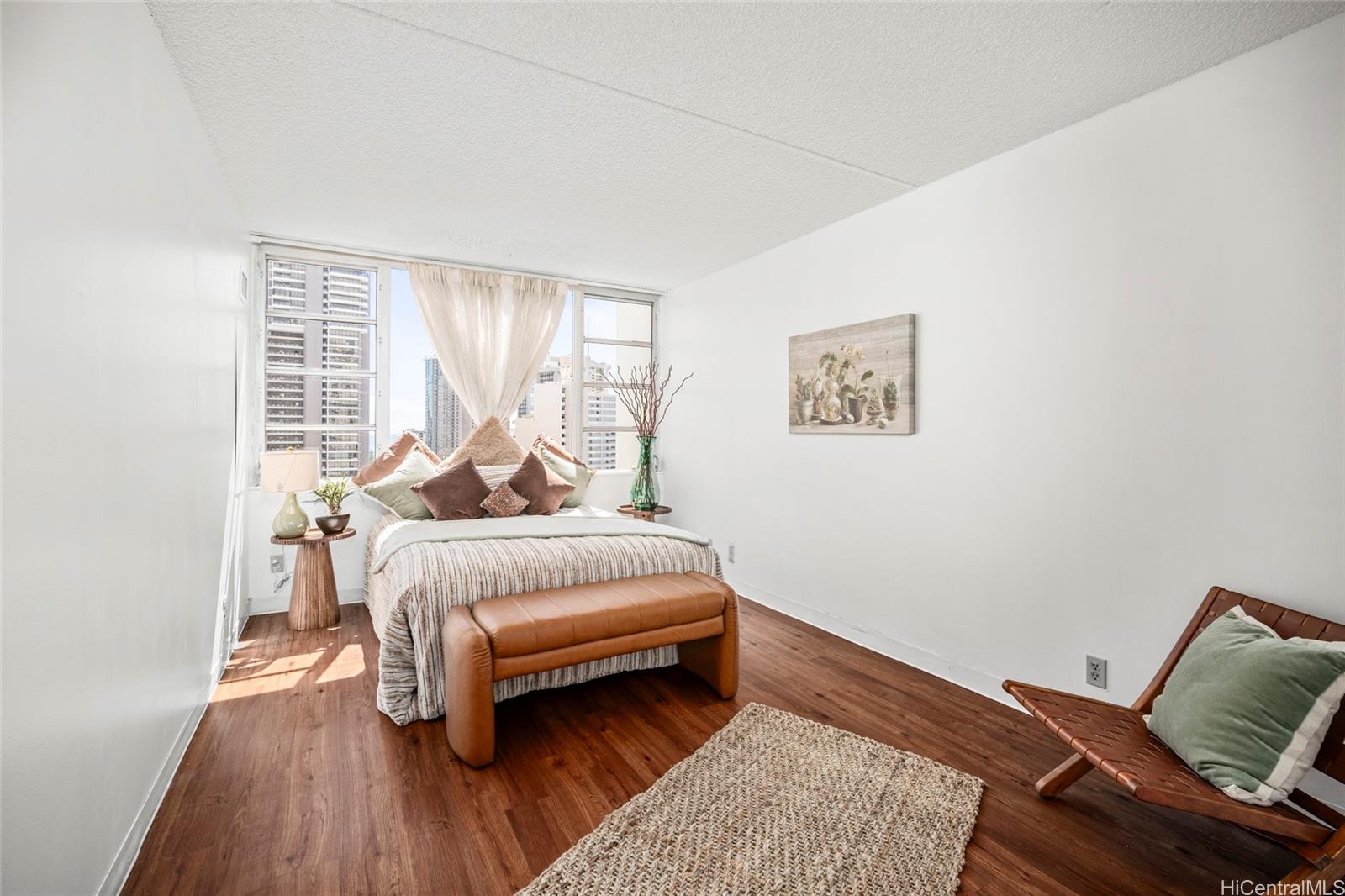 Villa on Eaton Square condo # 2015, Honolulu, Hawaii - photo 6 of 25
