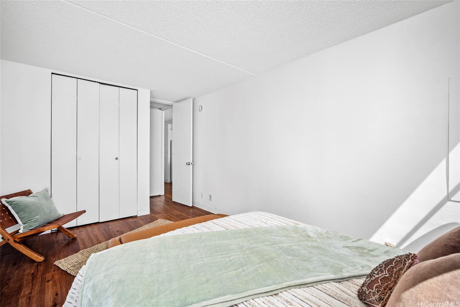 Villa on Eaton Square condo # 2015, Honolulu, Hawaii - photo 8 of 25
