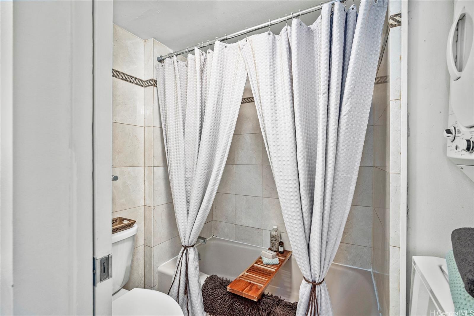 Villa on Eaton Square condo # 2015, Honolulu, Hawaii - photo 10 of 25