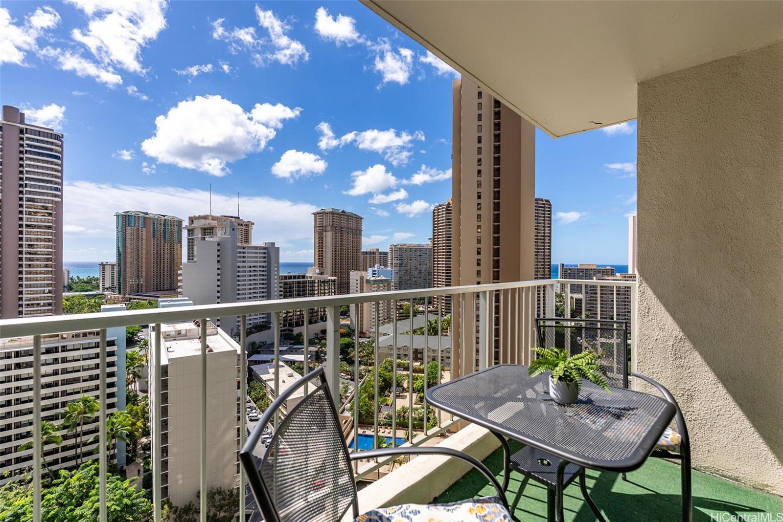 Villa On Eaton Square condo # 2211, Honolulu, Hawaii - photo 5 of 24