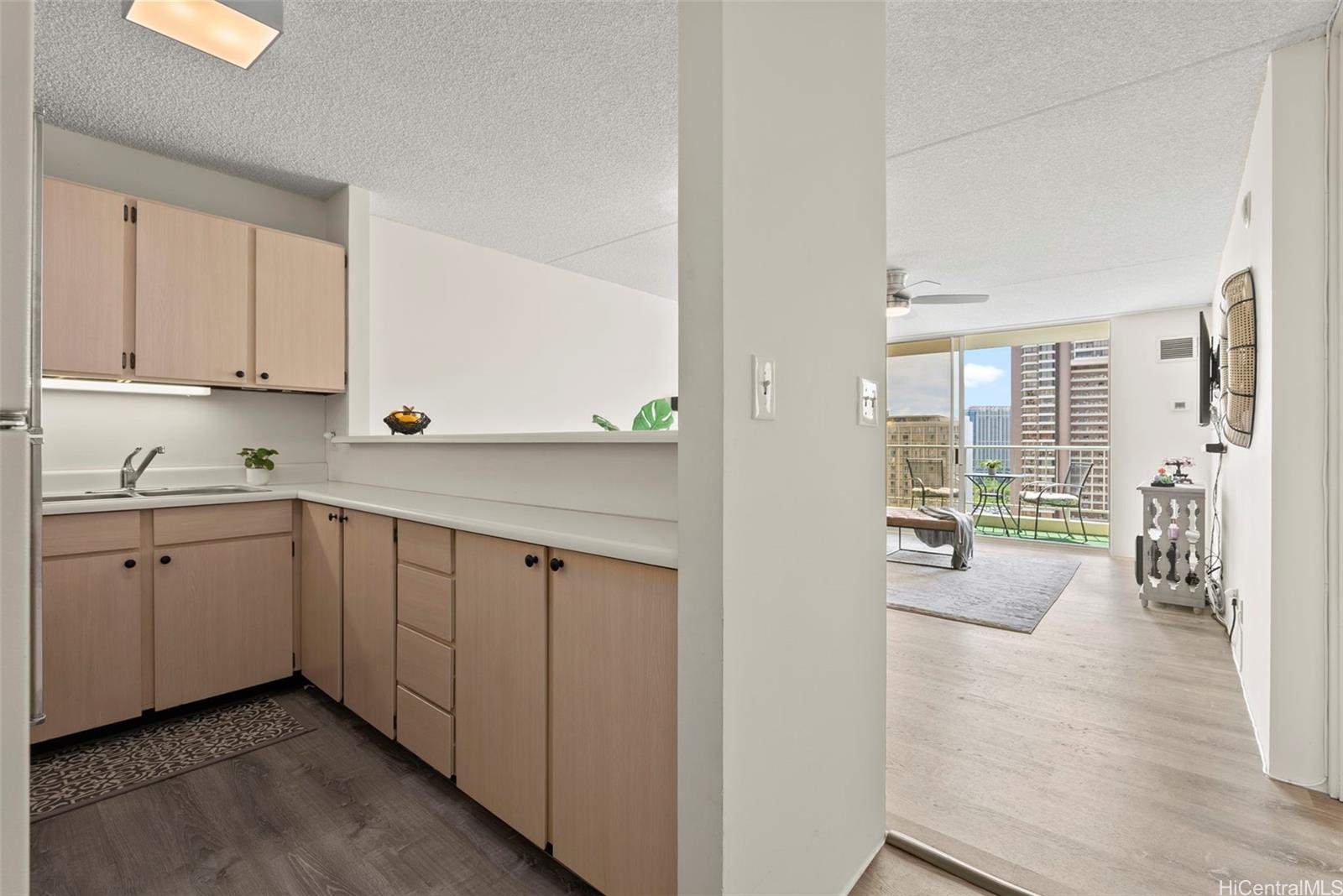 Villa On Eaton Square condo # 2211, Honolulu, Hawaii - photo 9 of 24