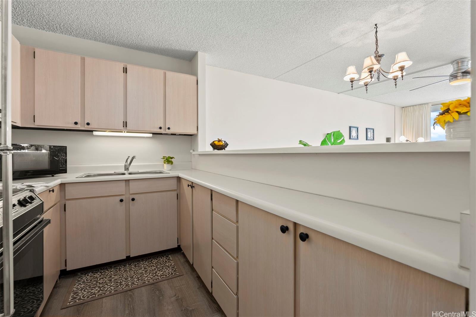 Villa On Eaton Square condo # 2211, Honolulu, Hawaii - photo 10 of 24