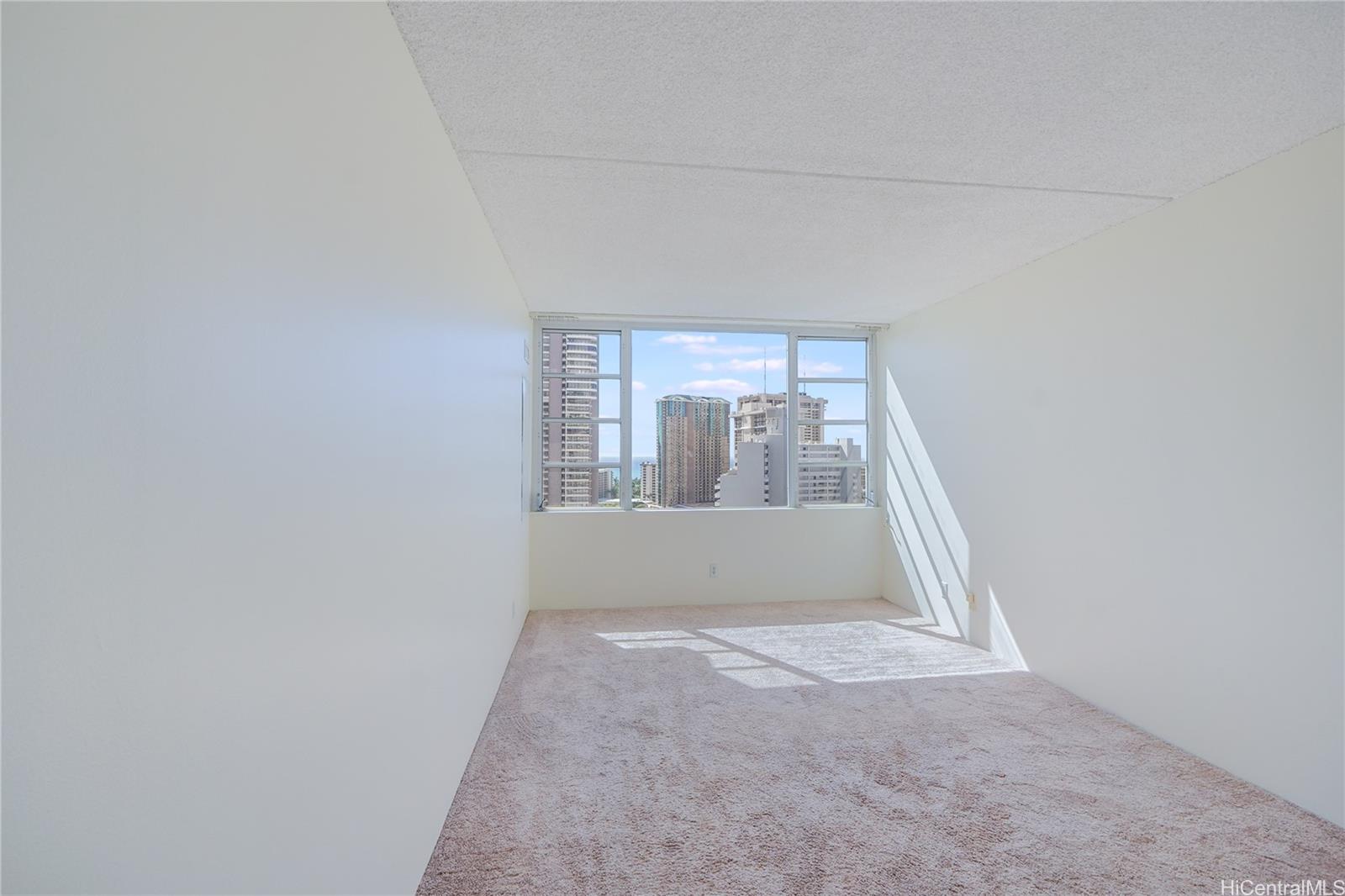 Villa On Eaton Square condo # 2411, Honolulu, Hawaii - photo 5 of 9