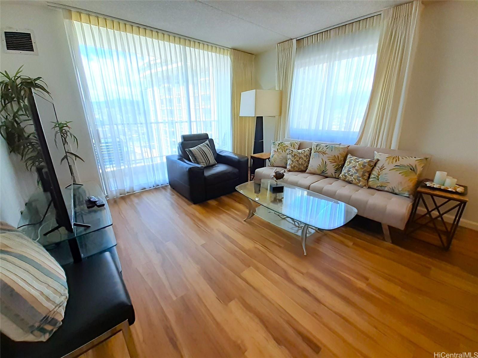 Villa On Eaton Square condo # 2614, Honolulu, Hawaii - photo 4 of 17