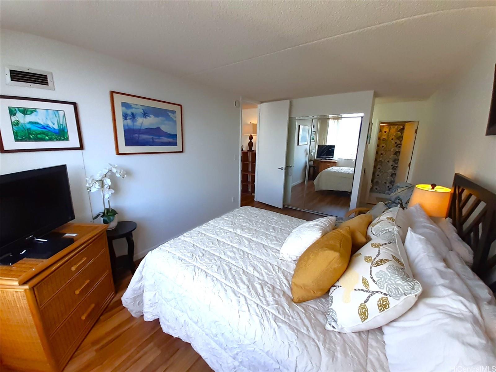 Villa On Eaton Square condo # 2614, Honolulu, Hawaii - photo 6 of 17