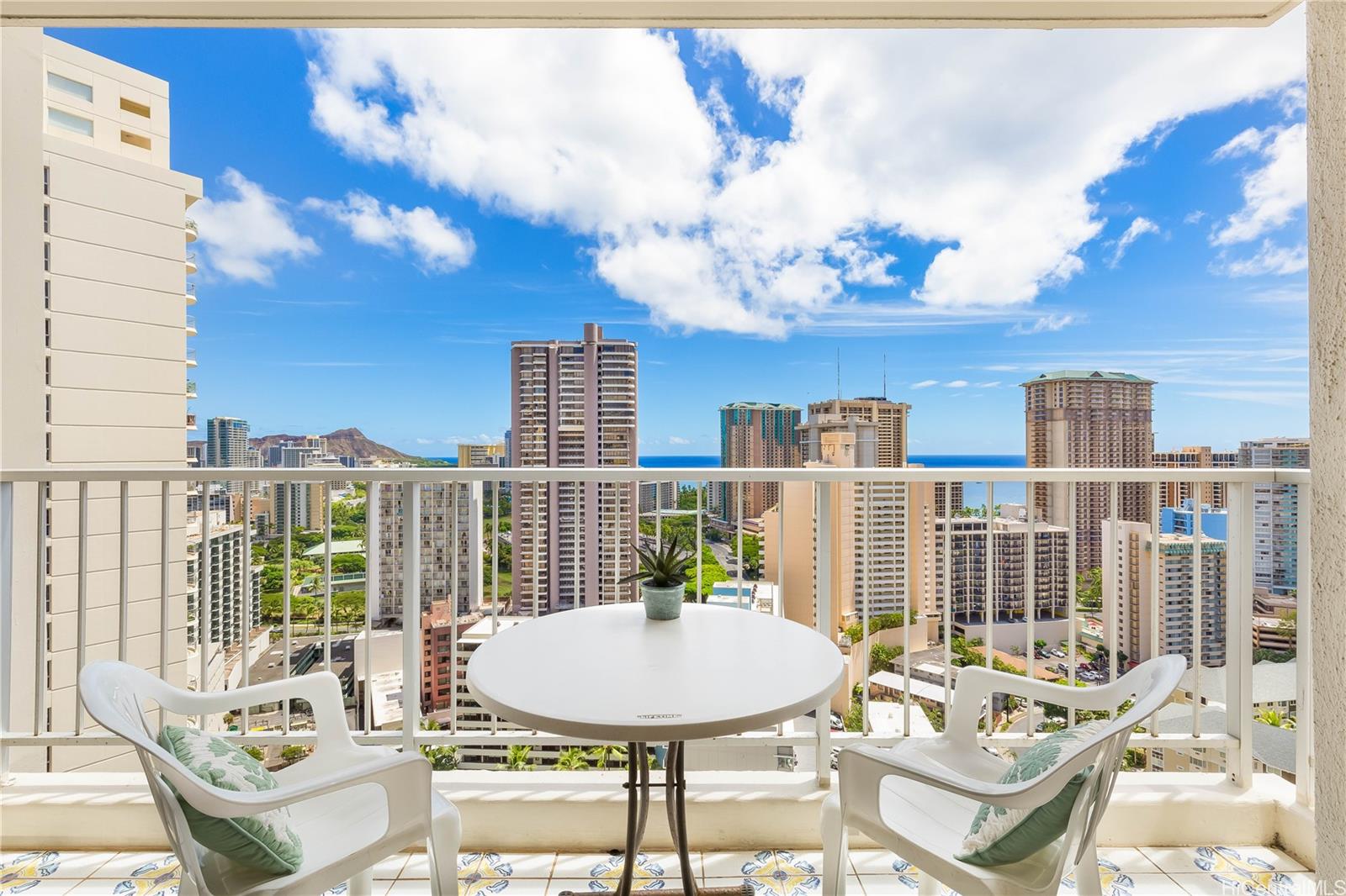 Villa on Eaton Square condo # 2807, Honolulu, Hawaii - photo 3 of 25