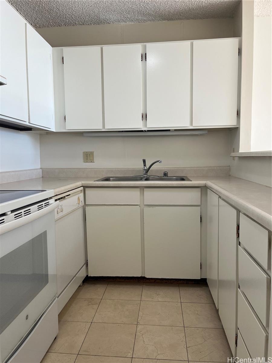 Villa On Eaton Square condo # 2815, Honolulu, Hawaii - photo 15 of 25