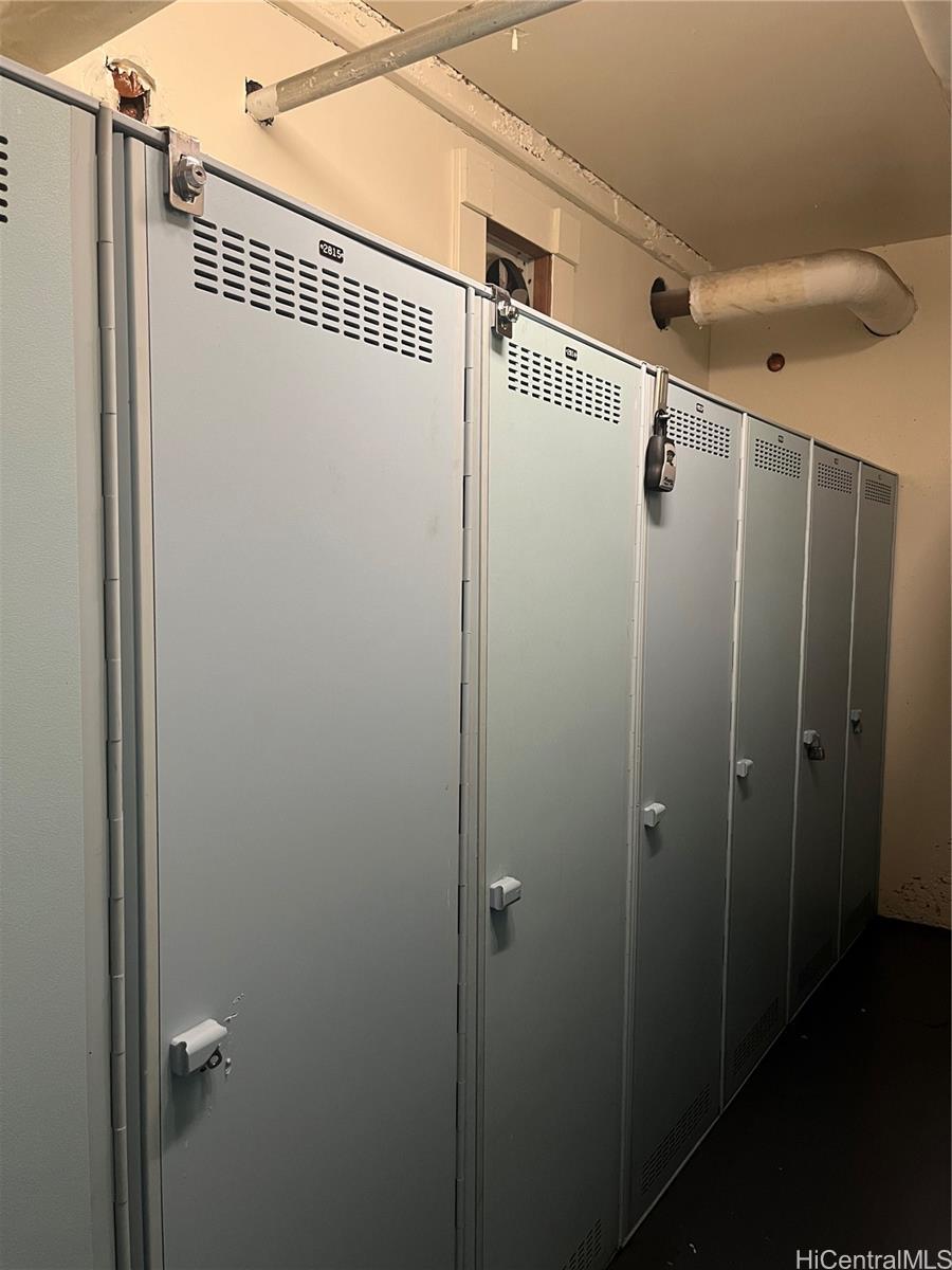 Villa On Eaton Square condo # 2815, Honolulu, Hawaii - photo 23 of 25