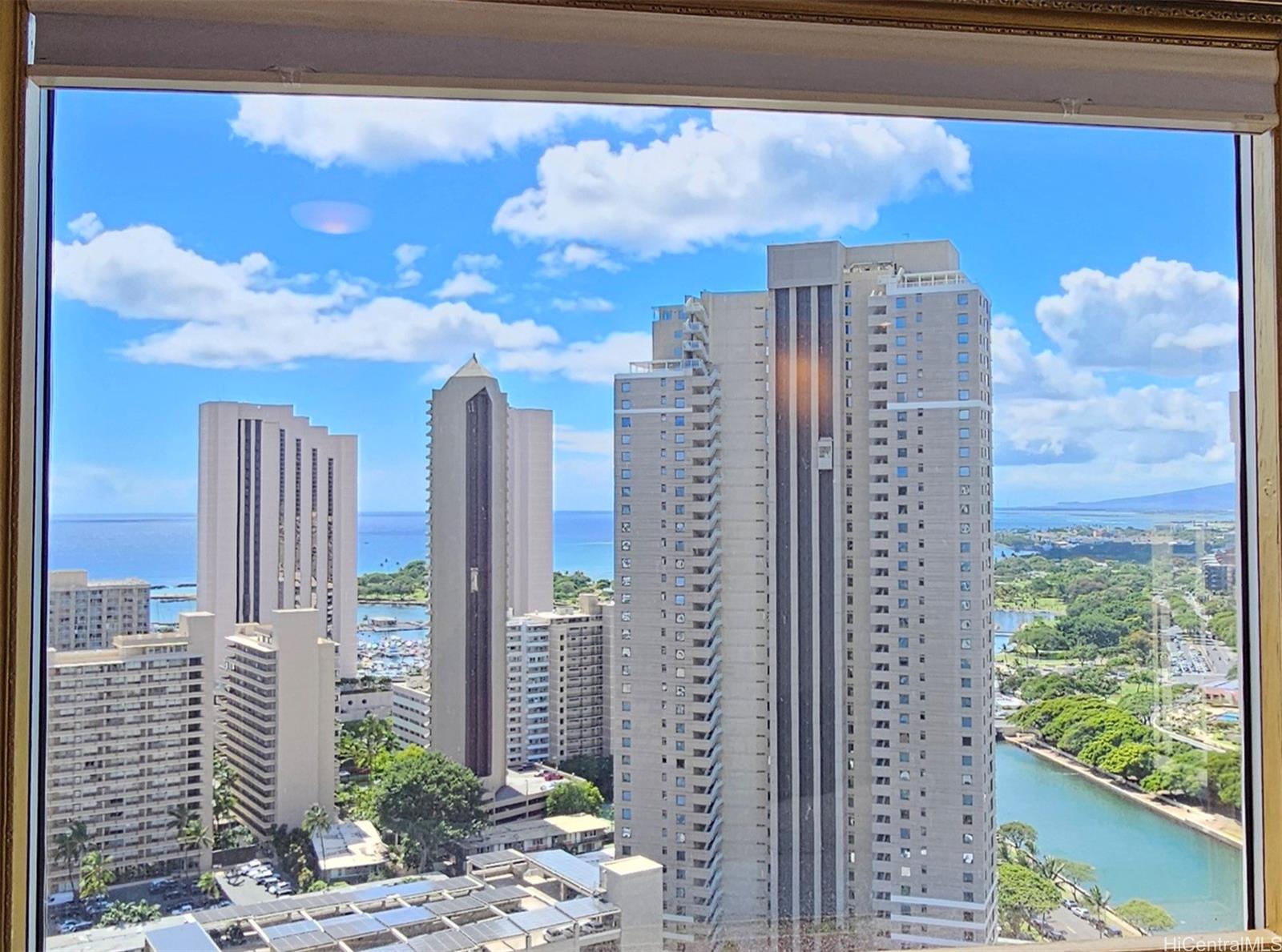 Villa On Eaton Square condo # 2902, Honolulu, Hawaii - photo 2 of 25