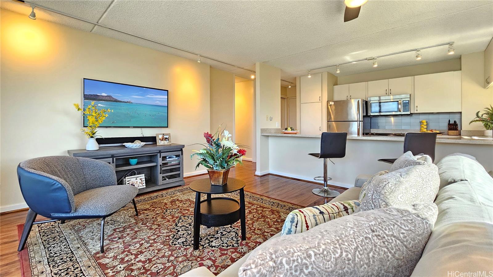 Villa On Eaton Square condo # 2902, Honolulu, Hawaii - photo 3 of 25