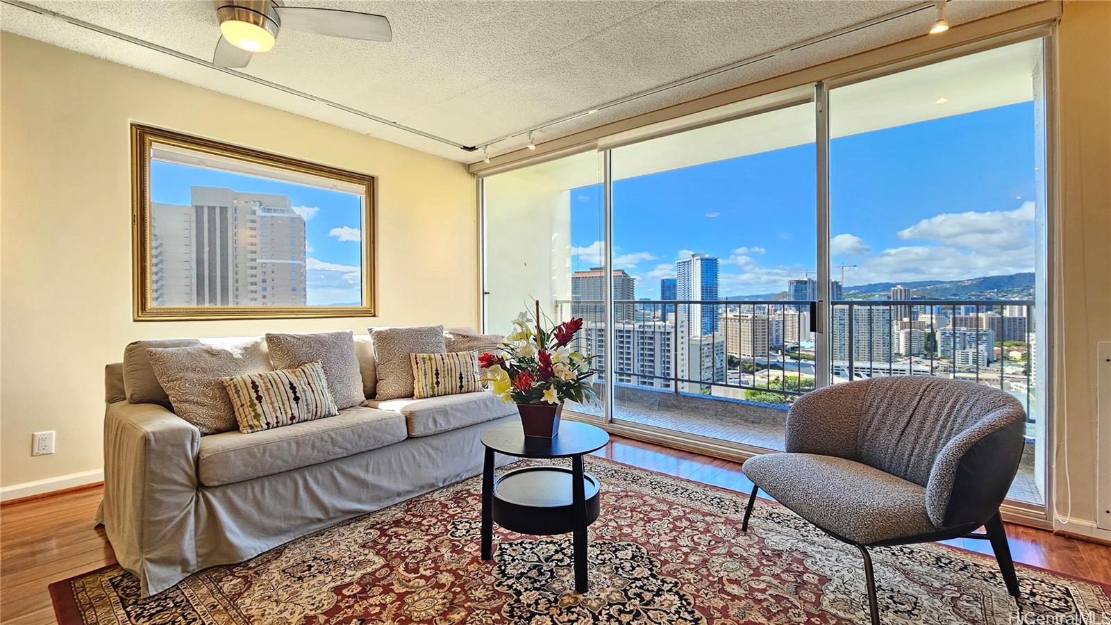 Villa On Eaton Square condo # 2902, Honolulu, Hawaii - photo 6 of 25