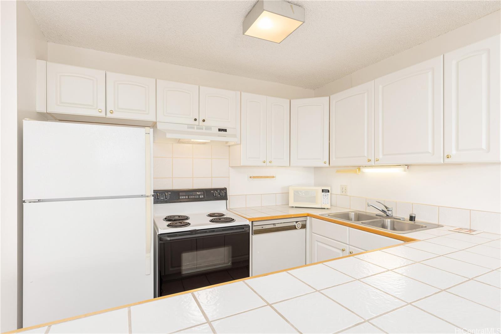 Villa On Eaton Square condo # 3003, Honolulu, Hawaii - photo 15 of 25