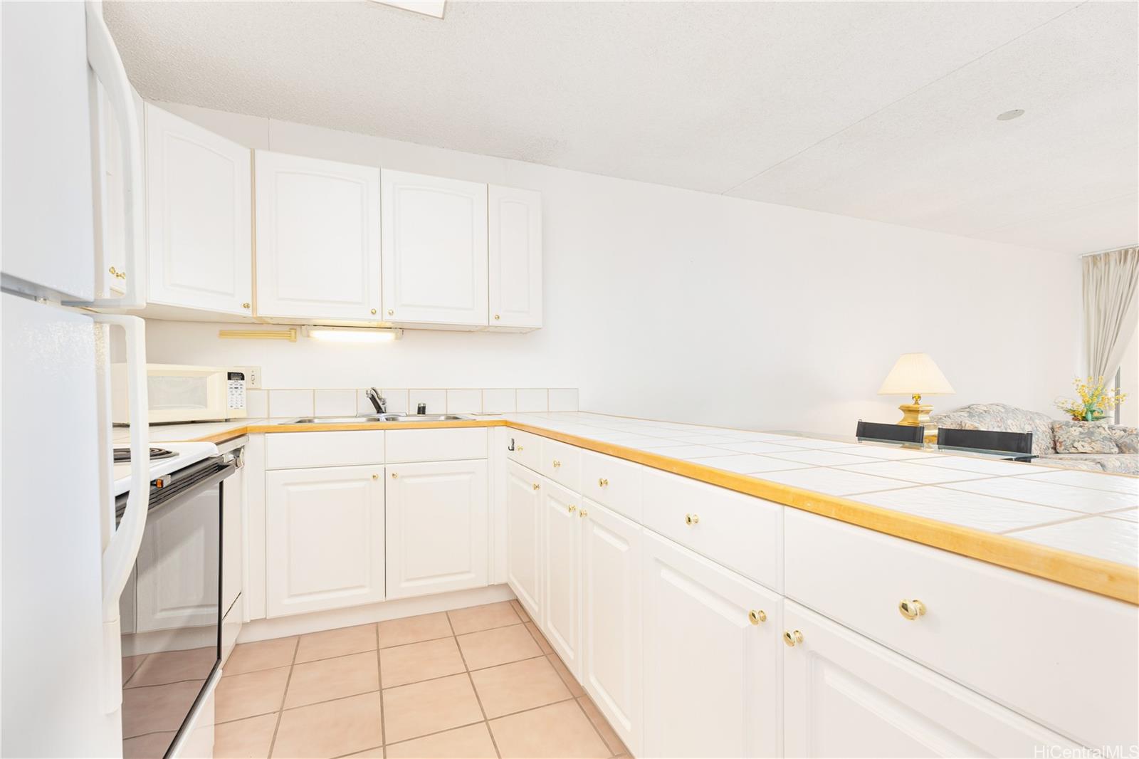 Villa On Eaton Square condo # 3003, Honolulu, Hawaii - photo 16 of 25