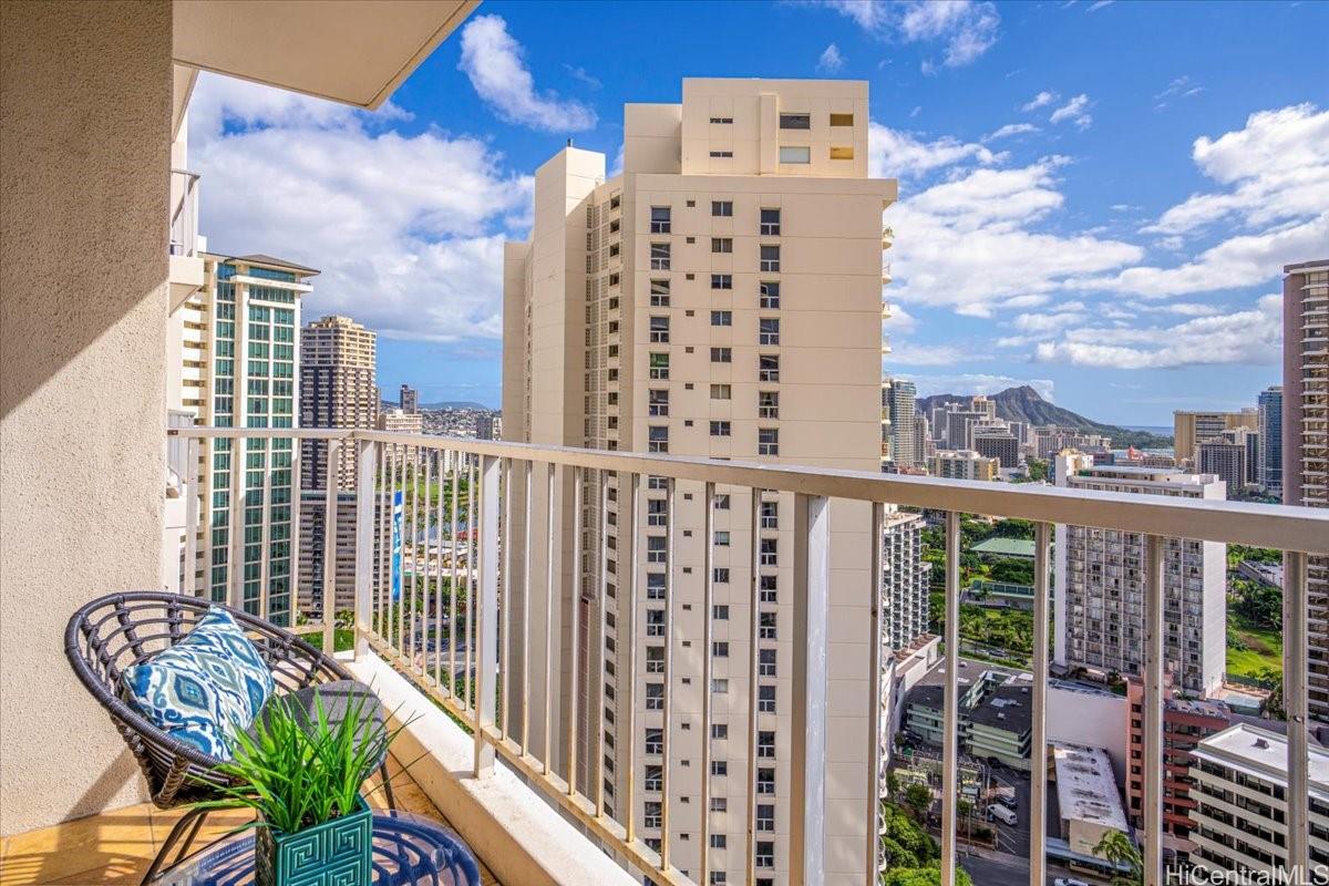 Villa On Eaton Square condo # 3009, Honolulu, Hawaii - photo 12 of 25