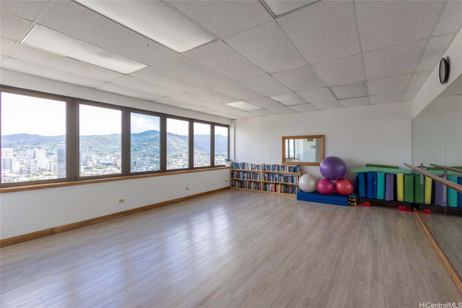 Villa On Eaton Square condo # 3015, Honolulu, Hawaii - photo 16 of 16