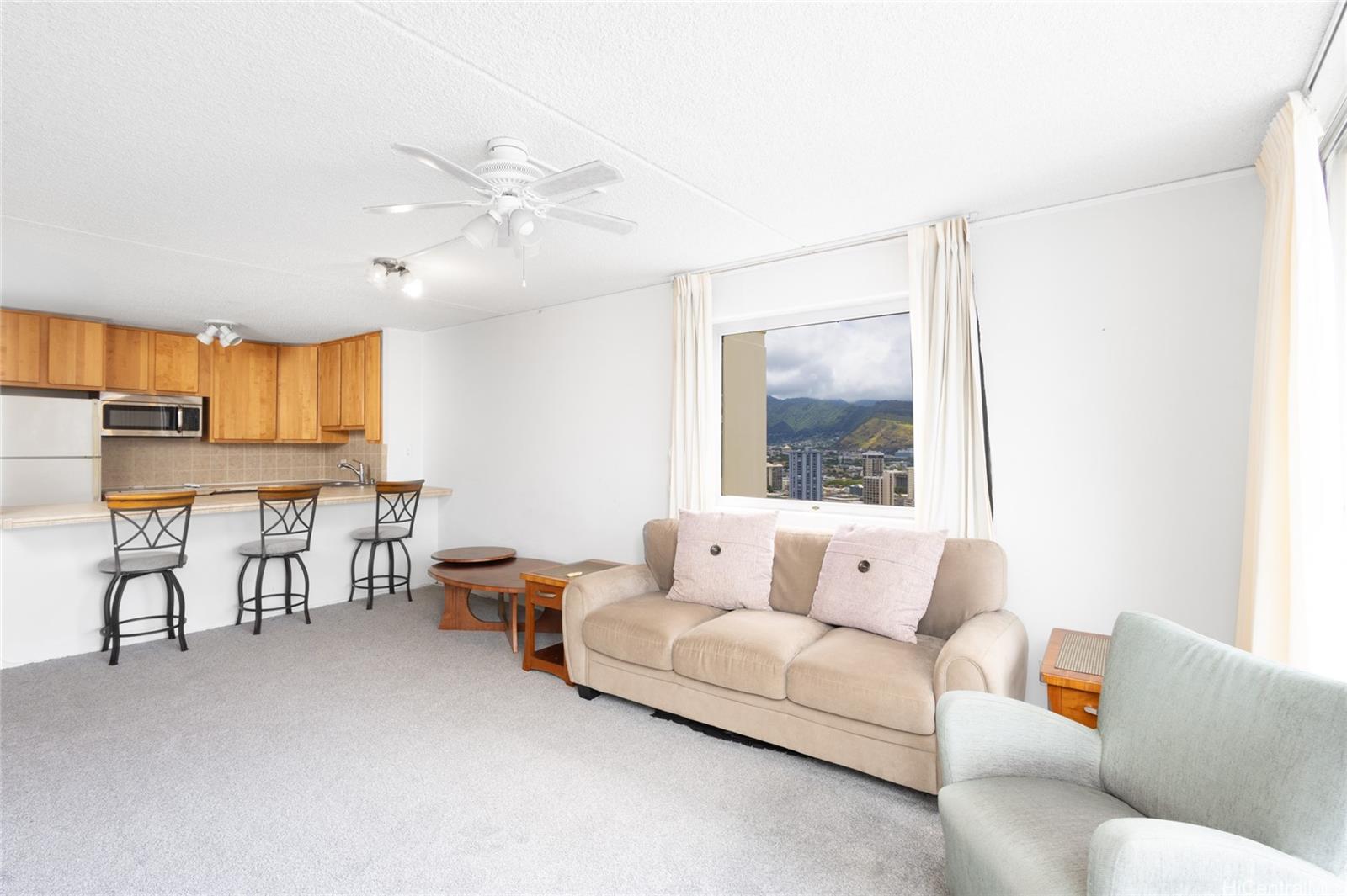 Villa On Eaton Square condo # 3015, Honolulu, Hawaii - photo 3 of 16