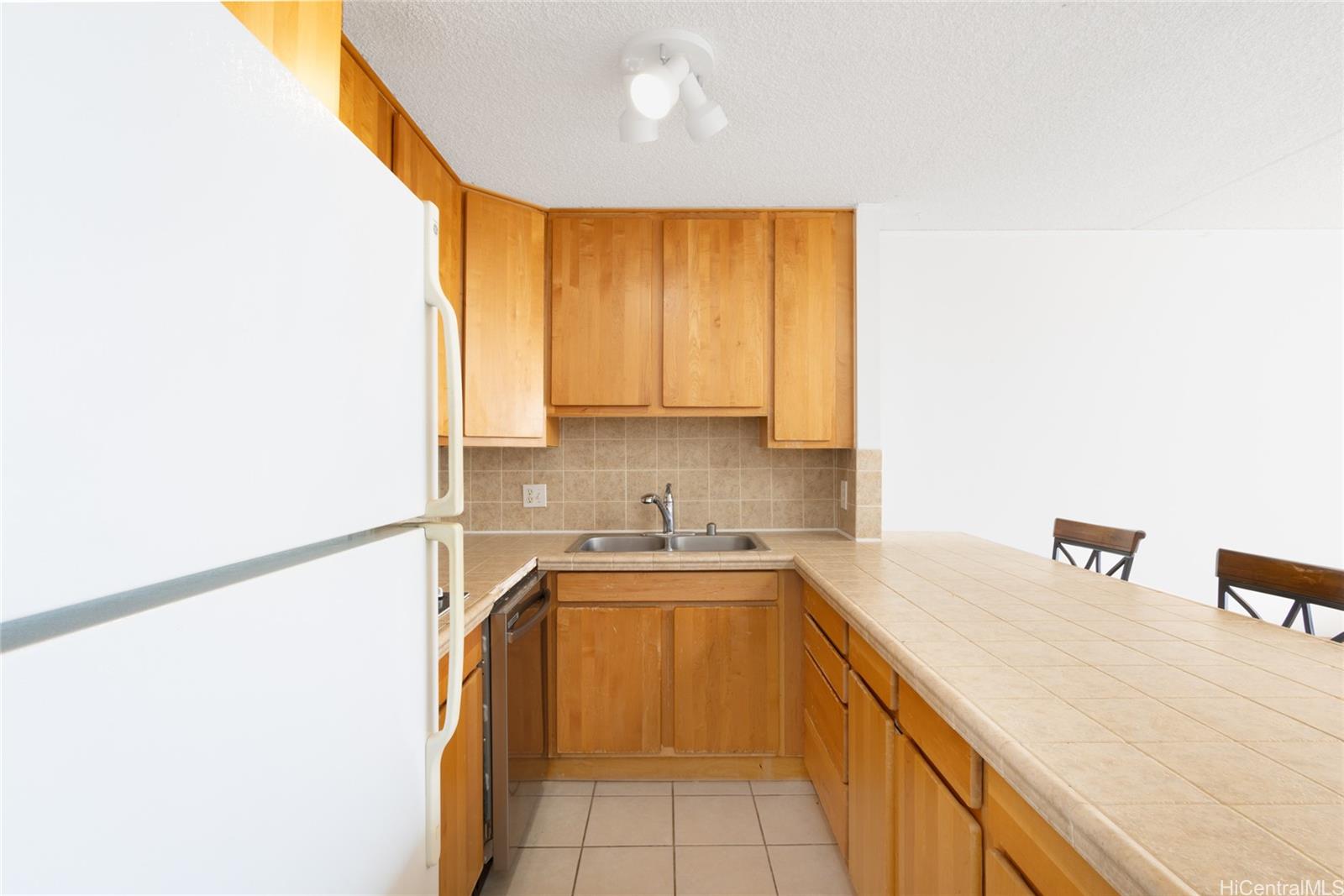 Villa On Eaton Square condo # 3015, Honolulu, Hawaii - photo 5 of 16