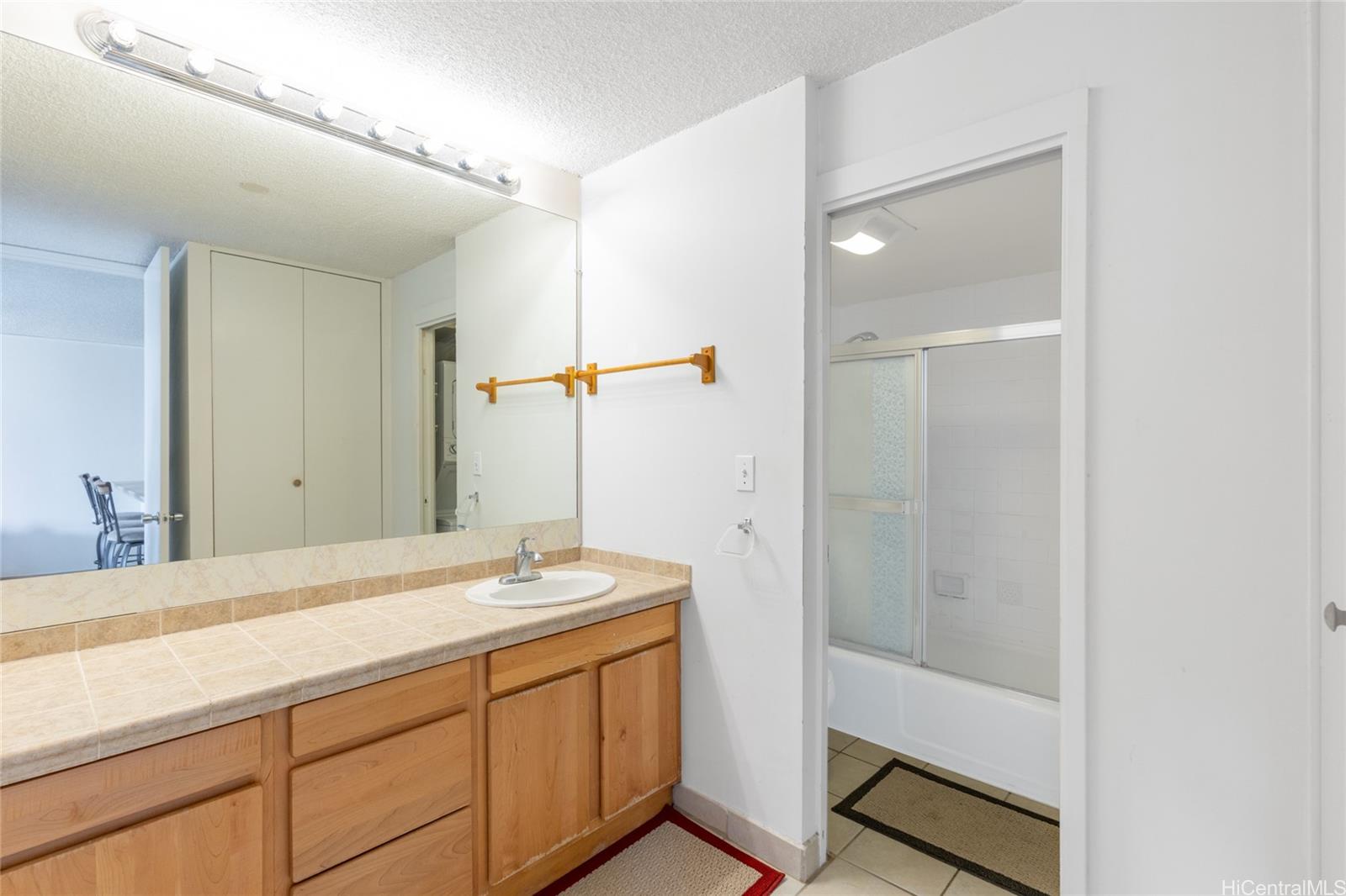 Villa On Eaton Square condo # 3015, Honolulu, Hawaii - photo 8 of 16