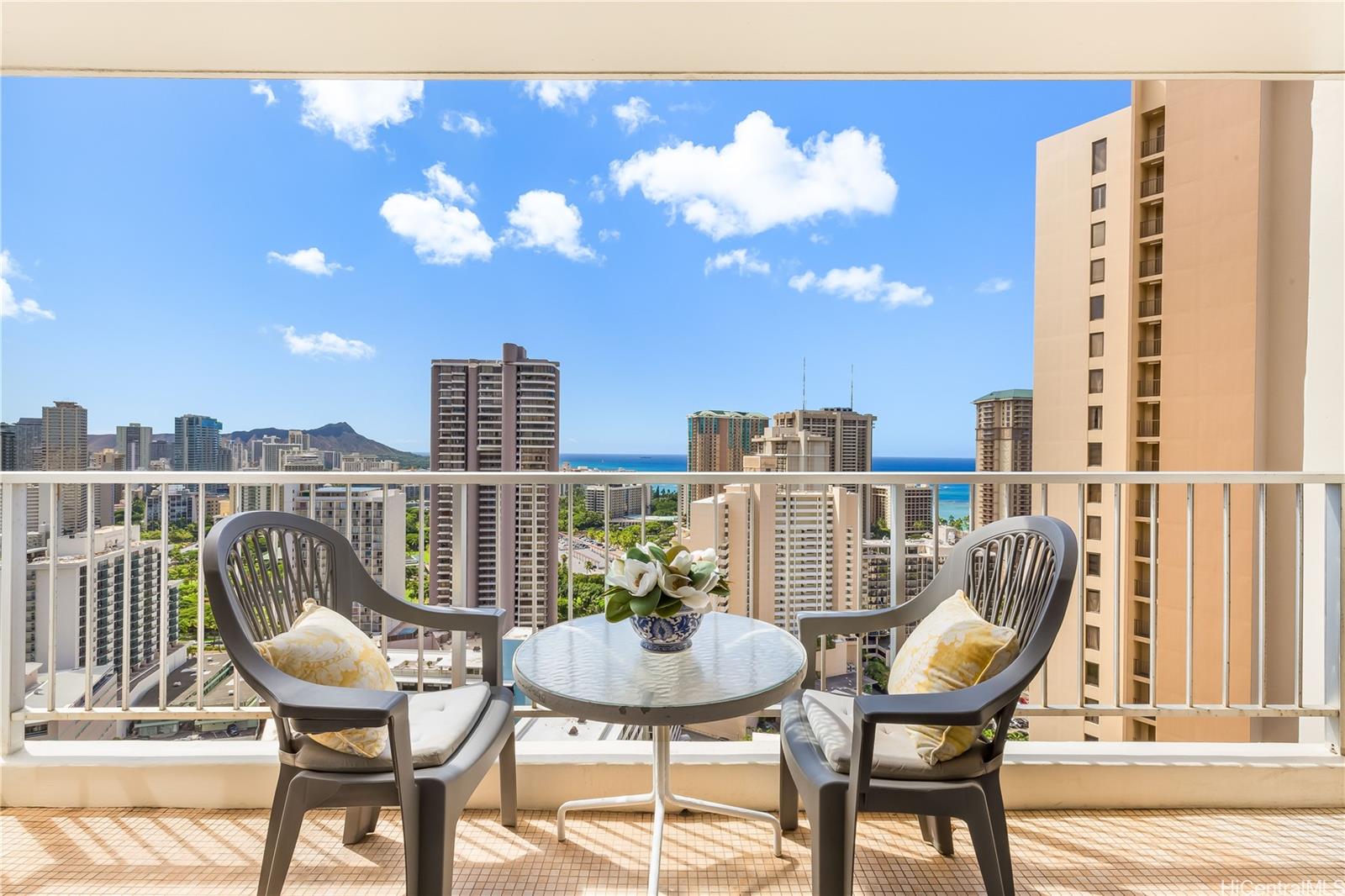 Villa on Eaton Square condo # 3101, Honolulu, Hawaii - photo 2 of 25