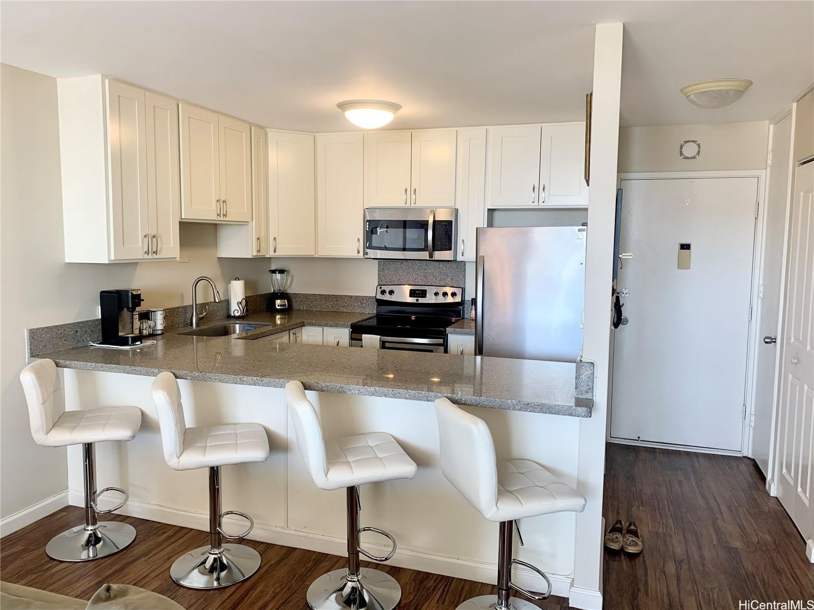 Villa on Eaton Square condo # 3105, Honolulu, Hawaii - photo 4 of 25