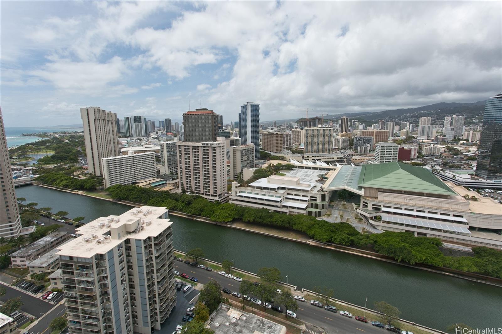 Villa On Eaton Square condo # 3212, Honolulu, Hawaii - photo 7 of 11