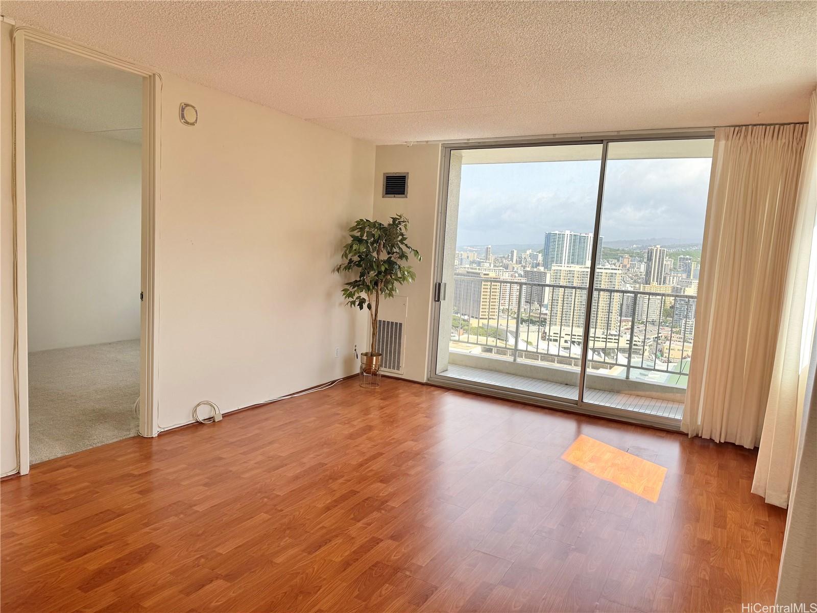 Villa on Eaton Square condo # 3214, Honolulu, Hawaii - photo 2 of 20