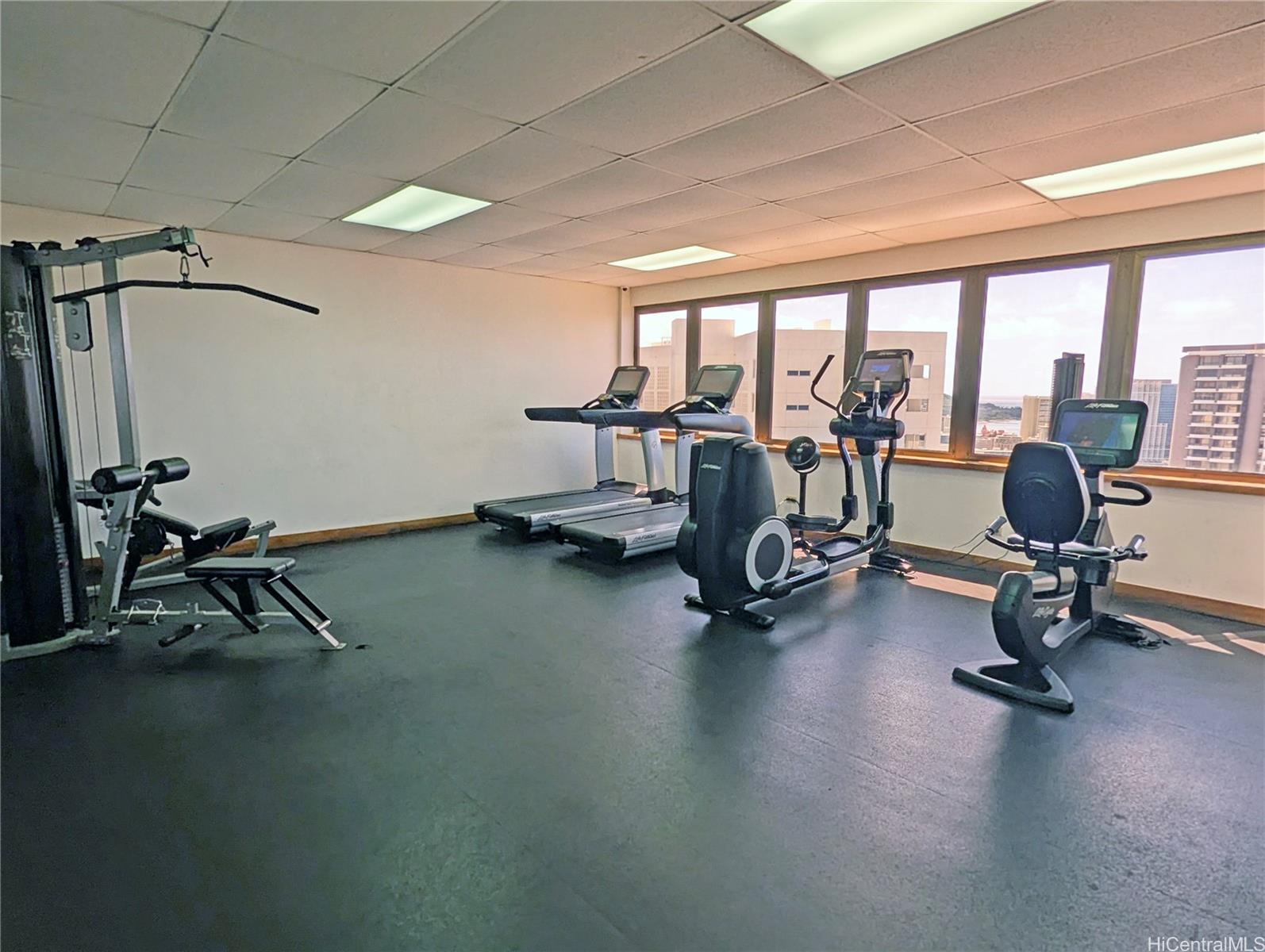 Villa On Eaton Square condo # 3306, Honolulu, Hawaii - photo 11 of 16