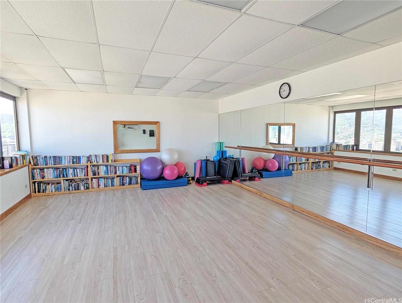 Villa On Eaton Square condo # 3306, Honolulu, Hawaii - photo 13 of 16