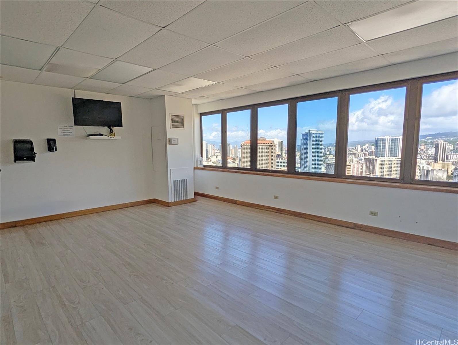 Villa On Eaton Square condo # 3306, Honolulu, Hawaii - photo 14 of 16