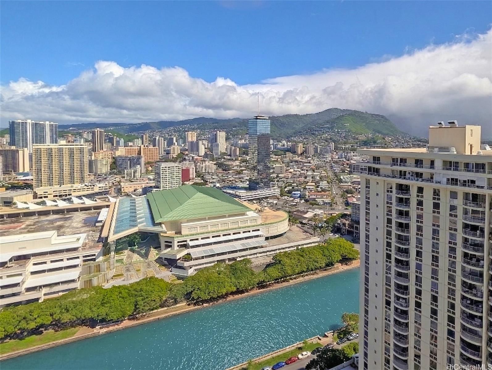 Villa On Eaton Square condo # 3306, Honolulu, Hawaii - photo 4 of 16