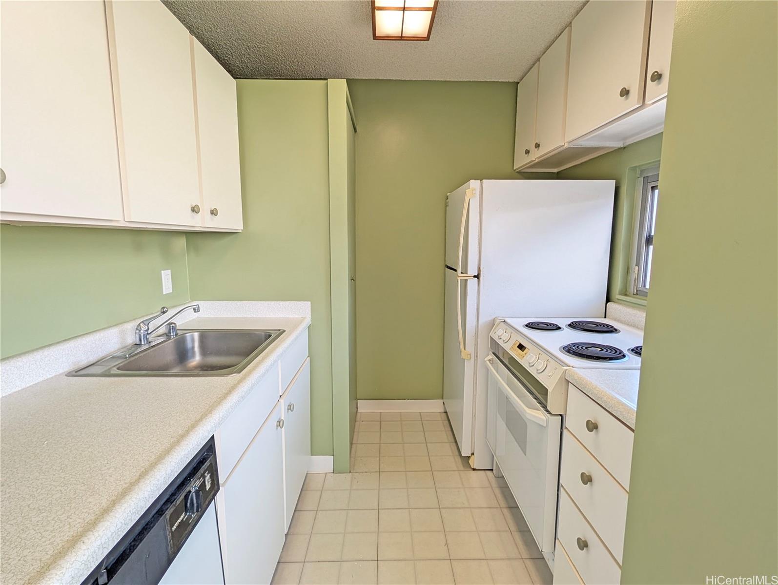 Villa On Eaton Square condo # 3306, Honolulu, Hawaii - photo 6 of 16