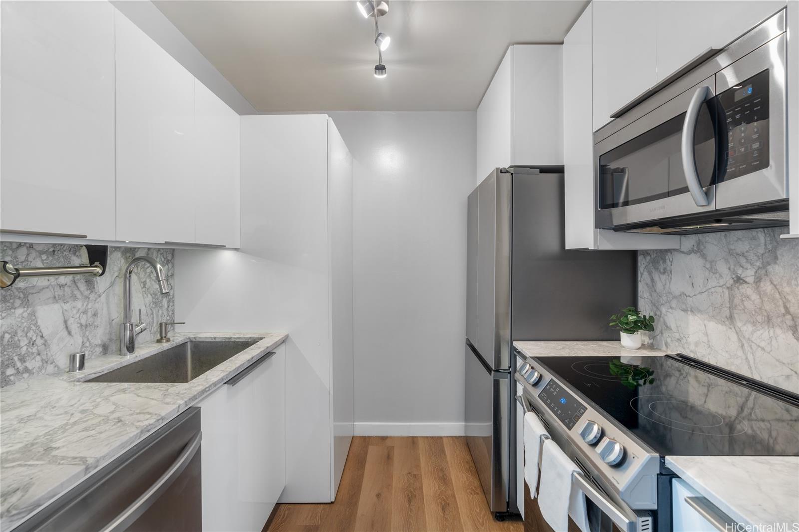 Villa On Eaton Square condo # 3314, Honolulu, Hawaii - photo 16 of 23