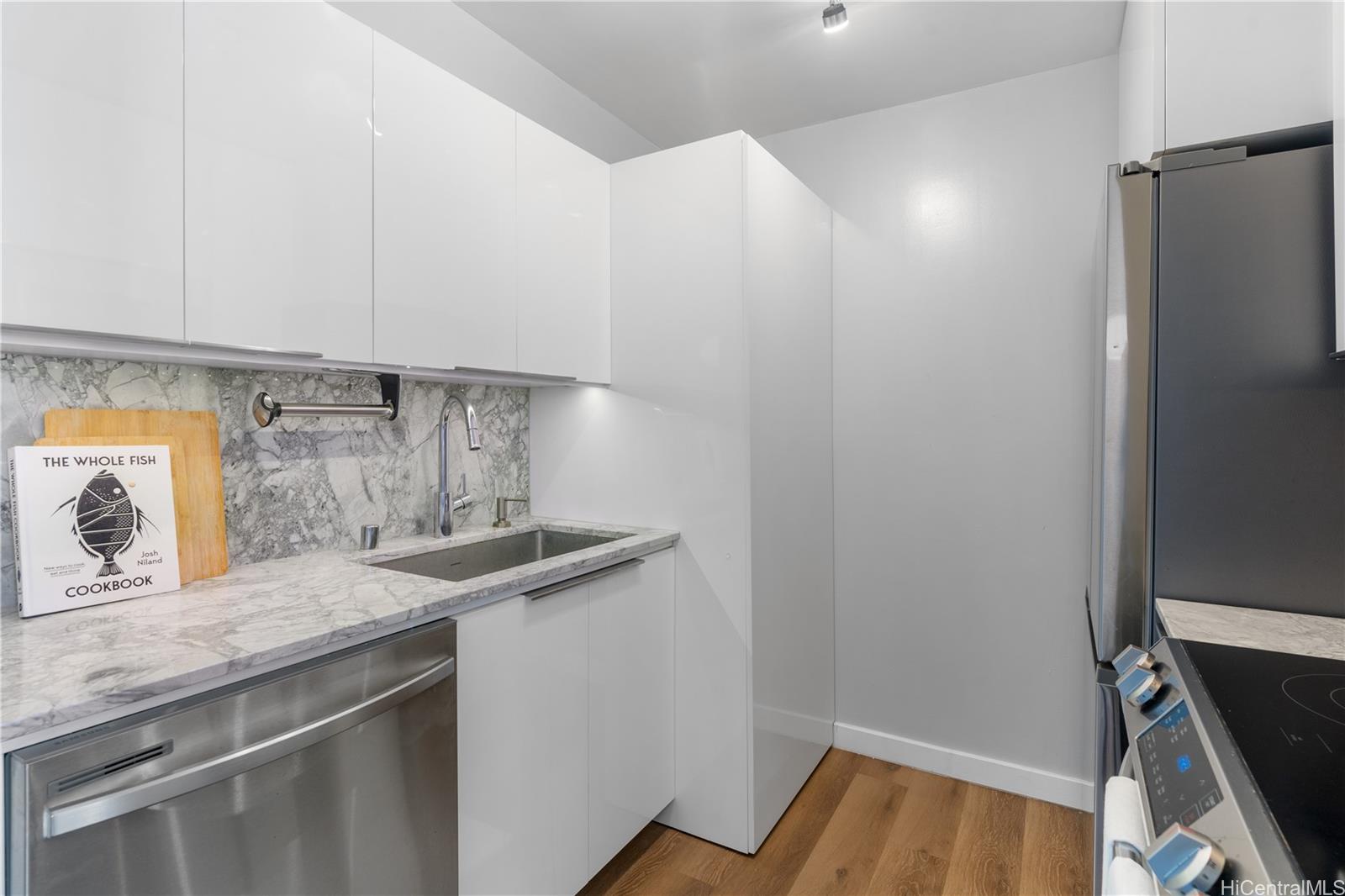 Villa On Eaton Square condo # 3314, Honolulu, Hawaii - photo 17 of 23