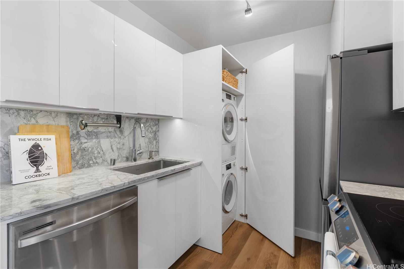 Villa On Eaton Square condo # 3314, Honolulu, Hawaii - photo 18 of 23