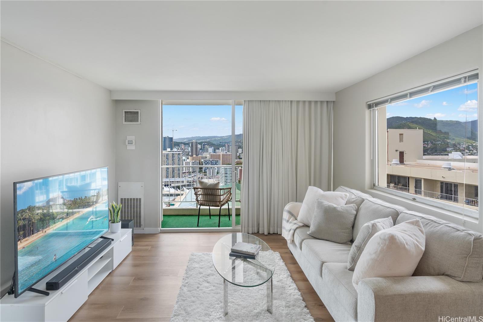 Villa On Eaton Square condo # 3314, Honolulu, Hawaii - photo 3 of 23