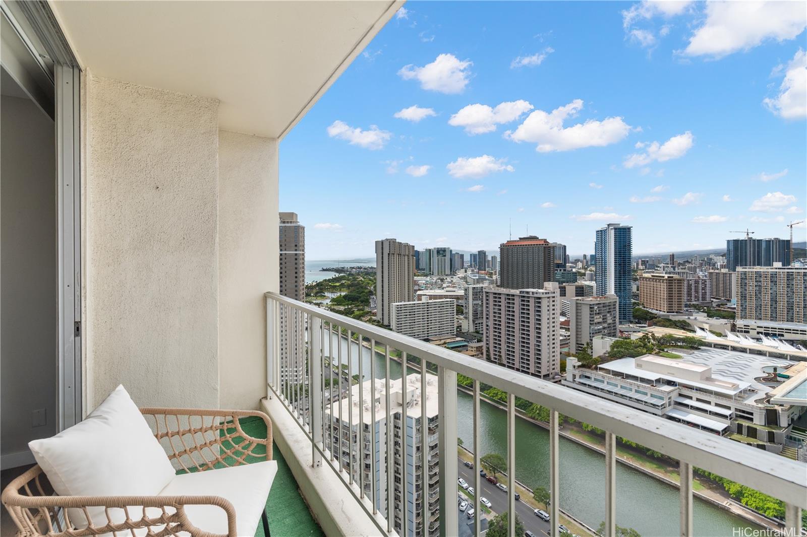 Villa On Eaton Square condo # 3314, Honolulu, Hawaii - photo 21 of 23