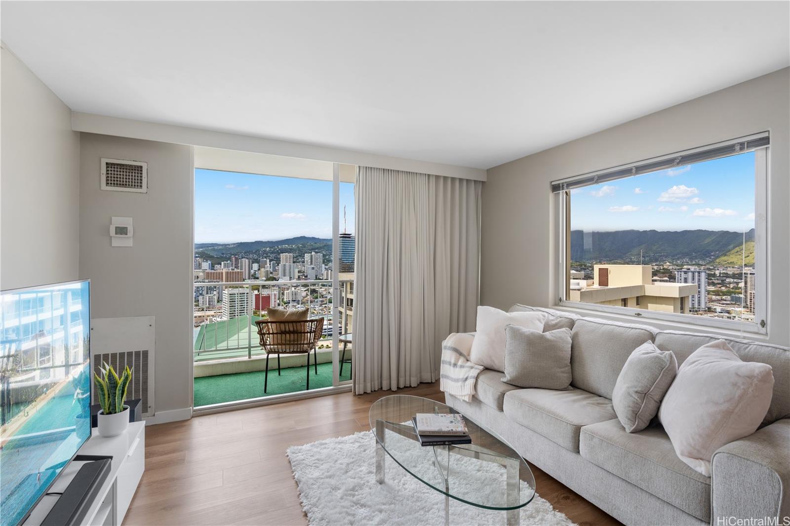 Villa On Eaton Square condo # 3314, Honolulu, Hawaii - photo 5 of 23