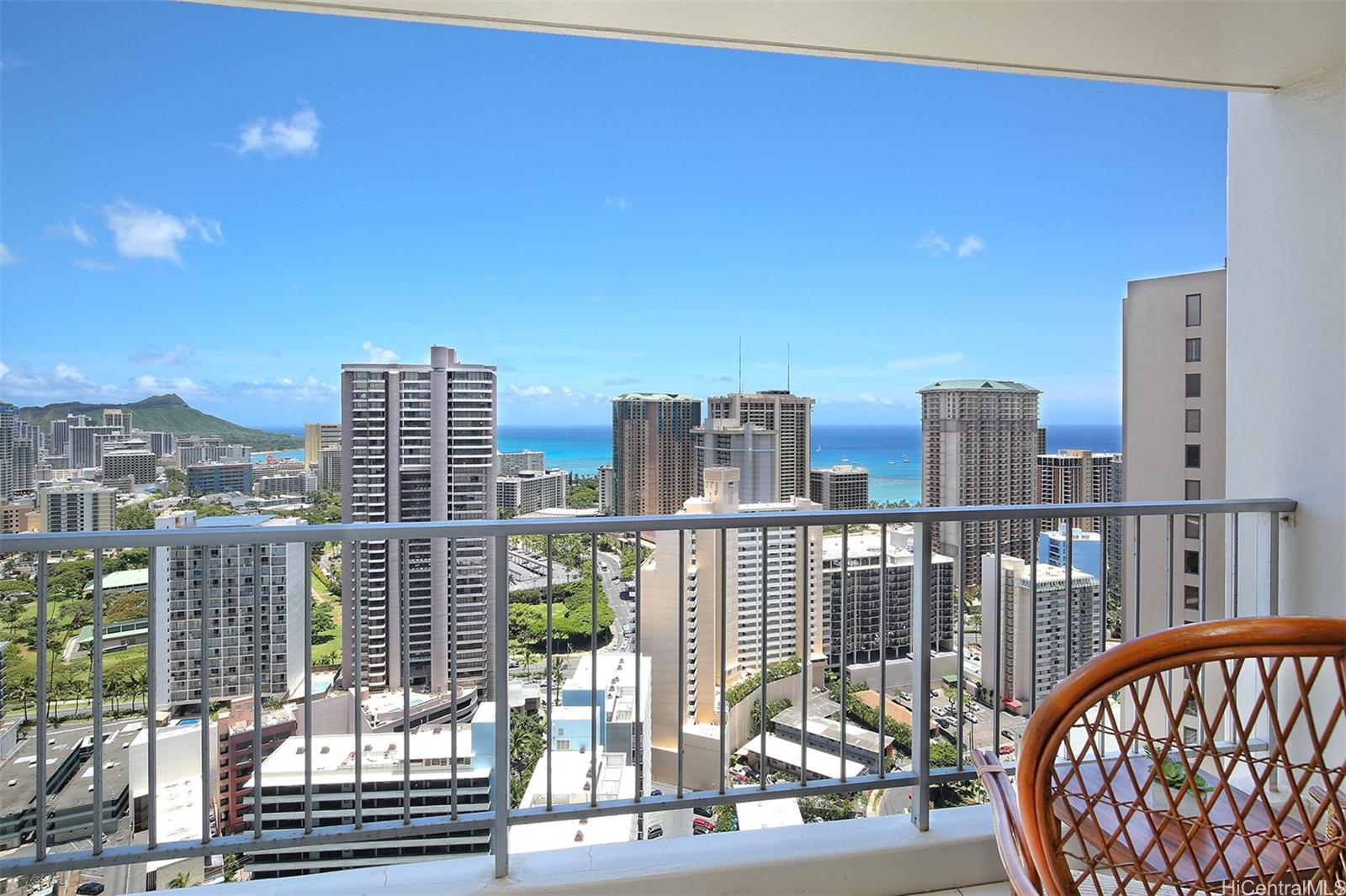 Villa On Eaton Square condo # 3605, Honolulu, Hawaii - photo 6 of 21