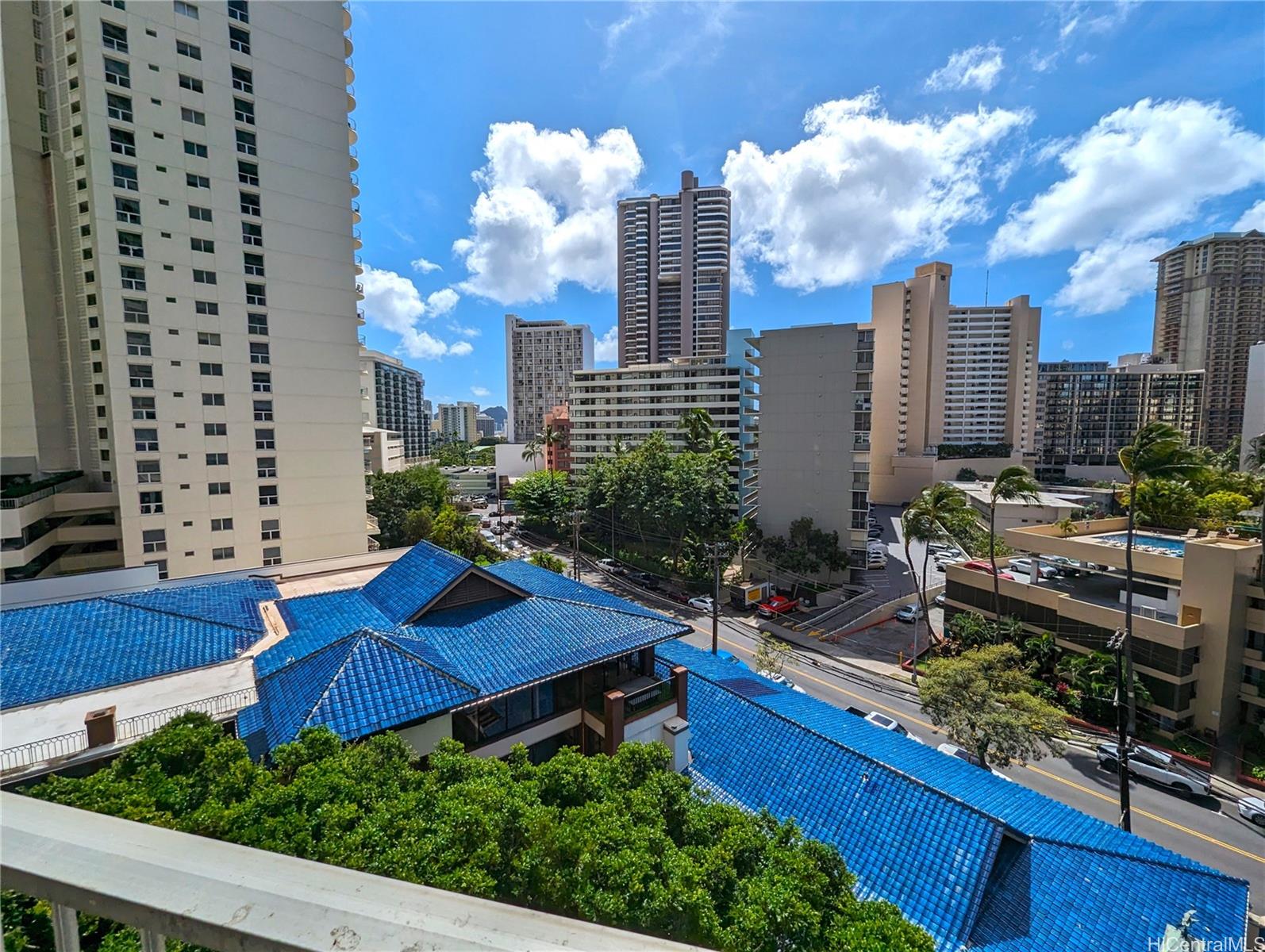 Villa On Eaton Square condo # 807, Honolulu, Hawaii - photo 2 of 9