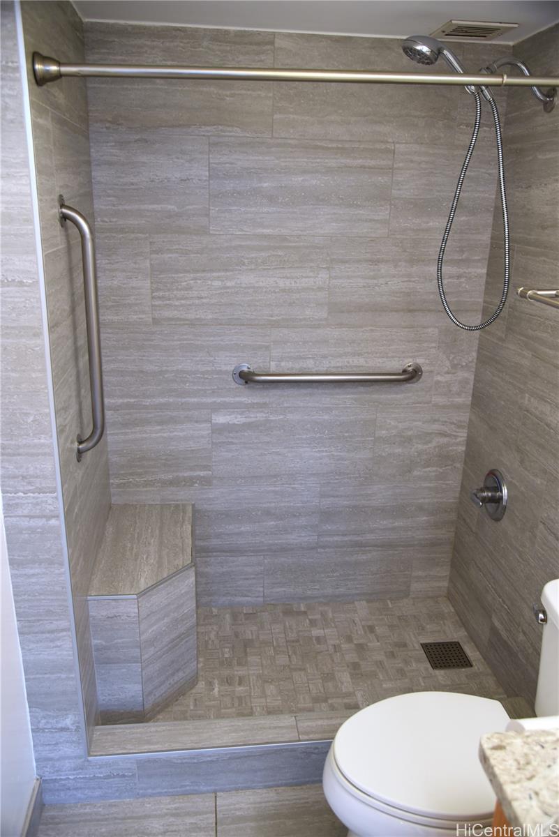 Villa On Eaton Square condo # 908, Honolulu, Hawaii - photo 11 of 14